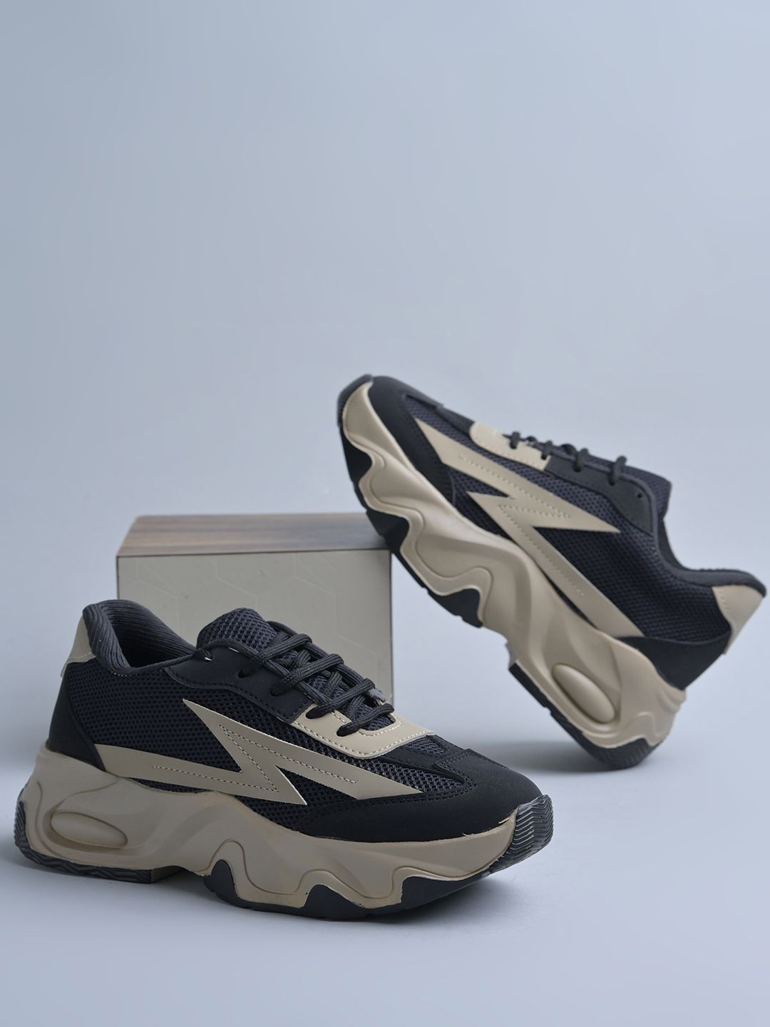 Froh Feet Women Sneakers