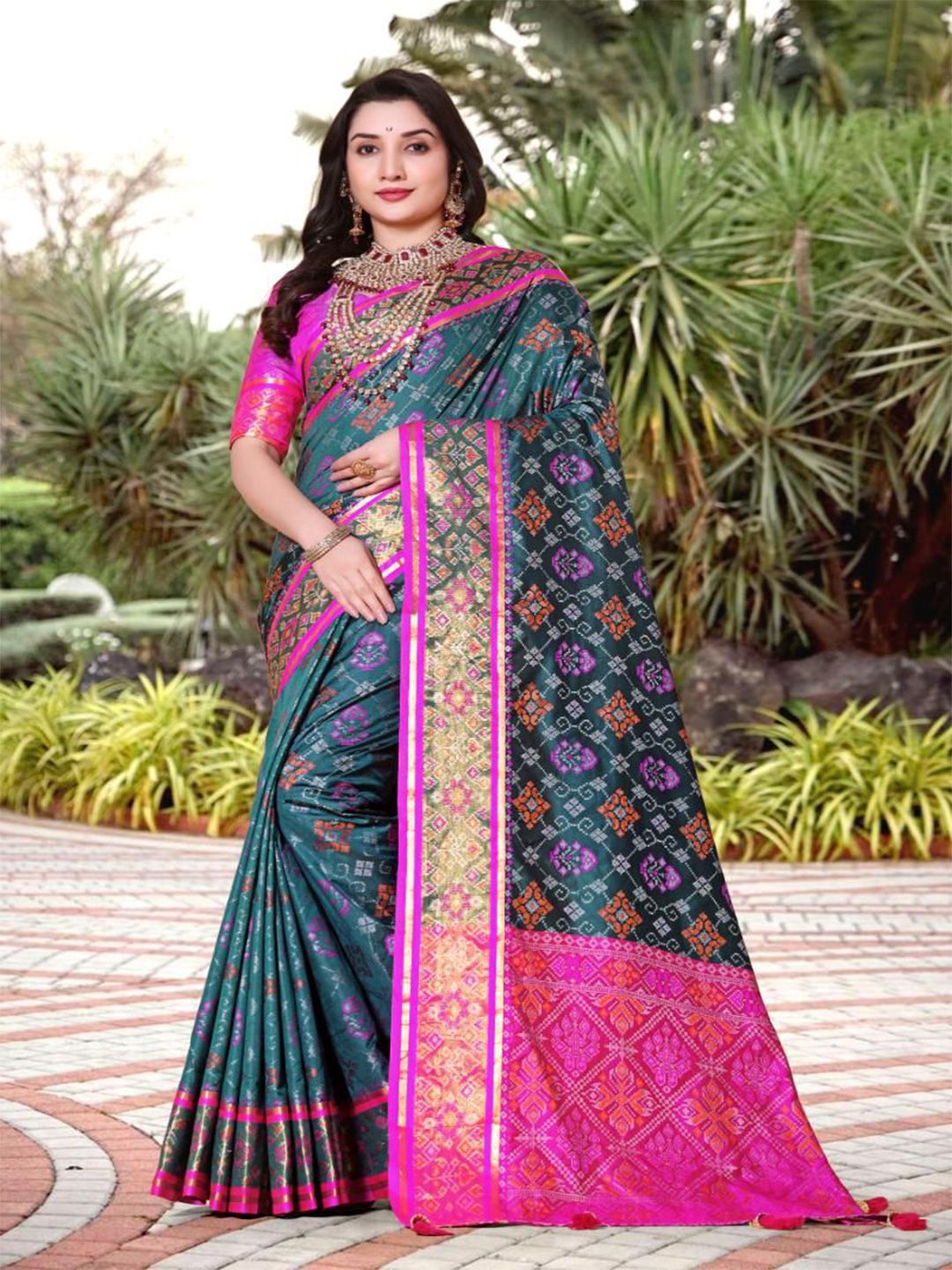 AKSH FASHION Bandhani Zari Patola Saree