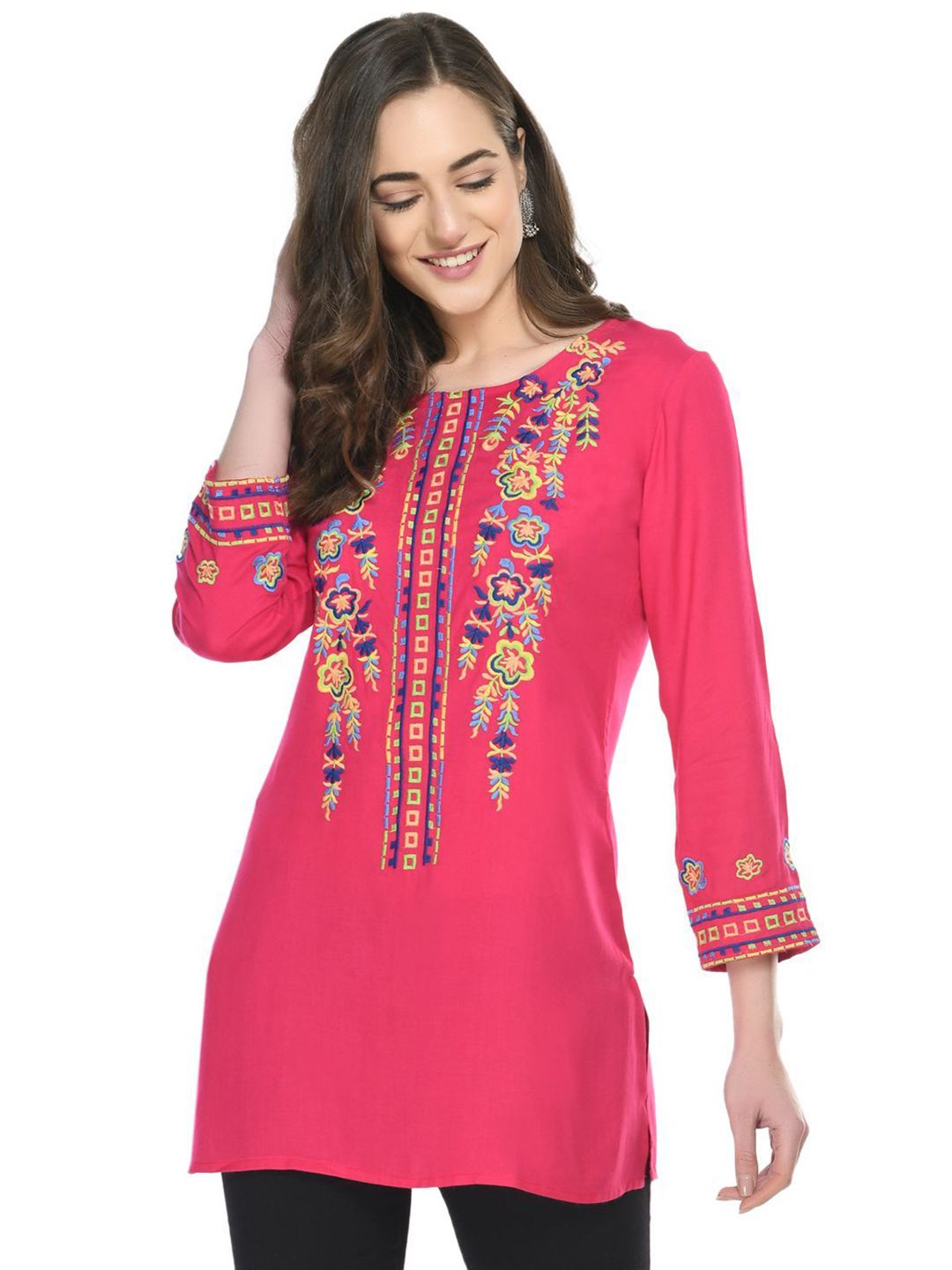 AGARU Embroidered Top