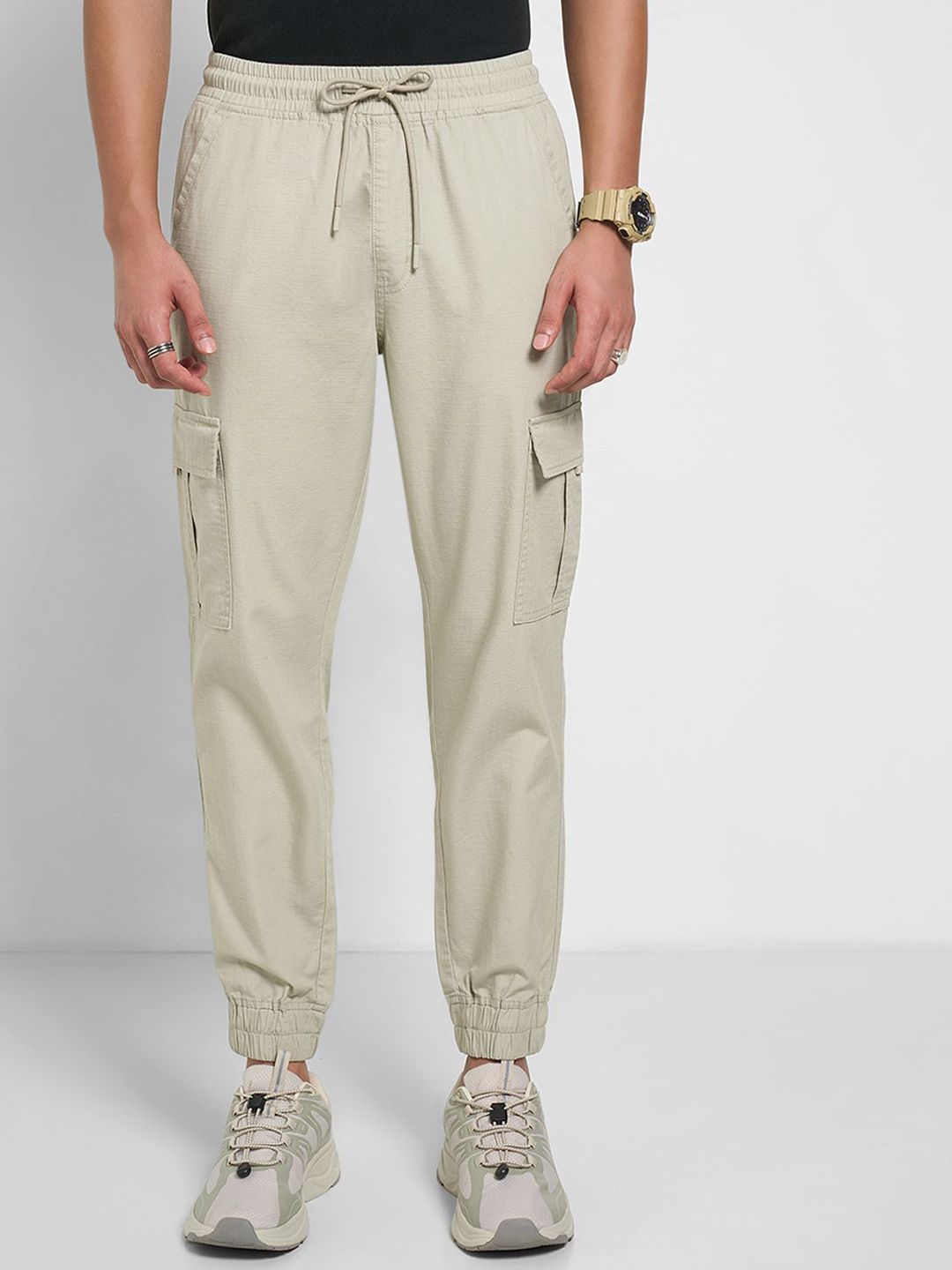 People Men Regular Fit Mid-Rise Cargo Trousers