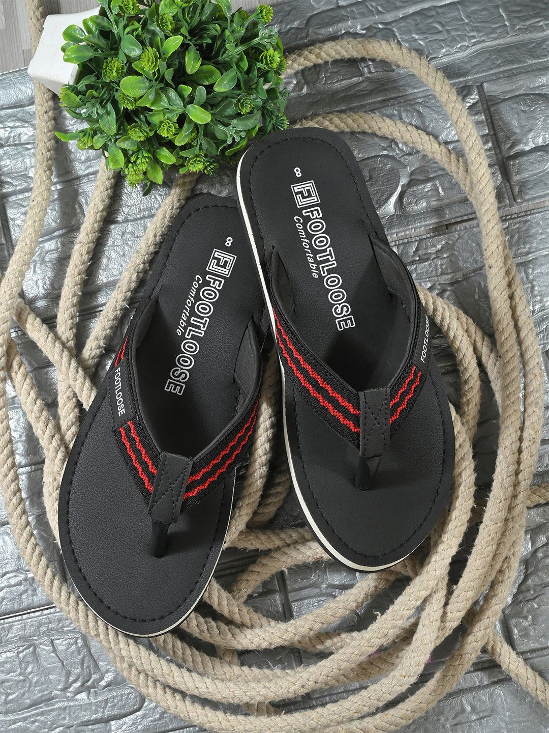FOOTLOOSE Men Printed Thong Flip-Flops