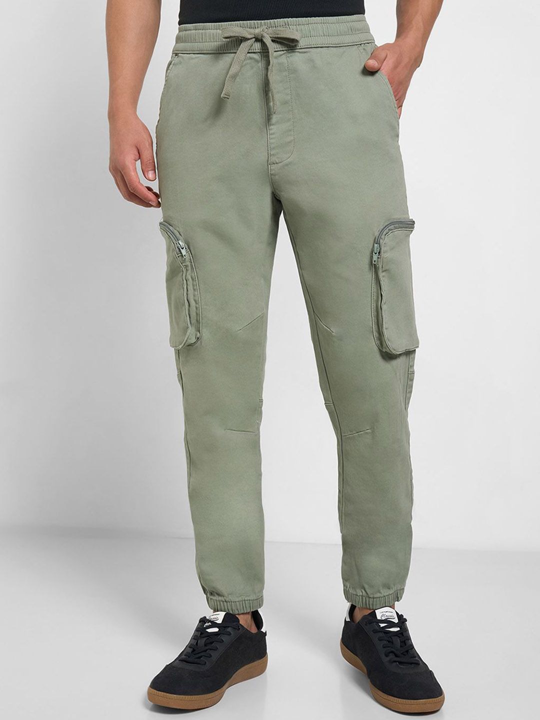 People Men Regular Fit Cargos Trousers