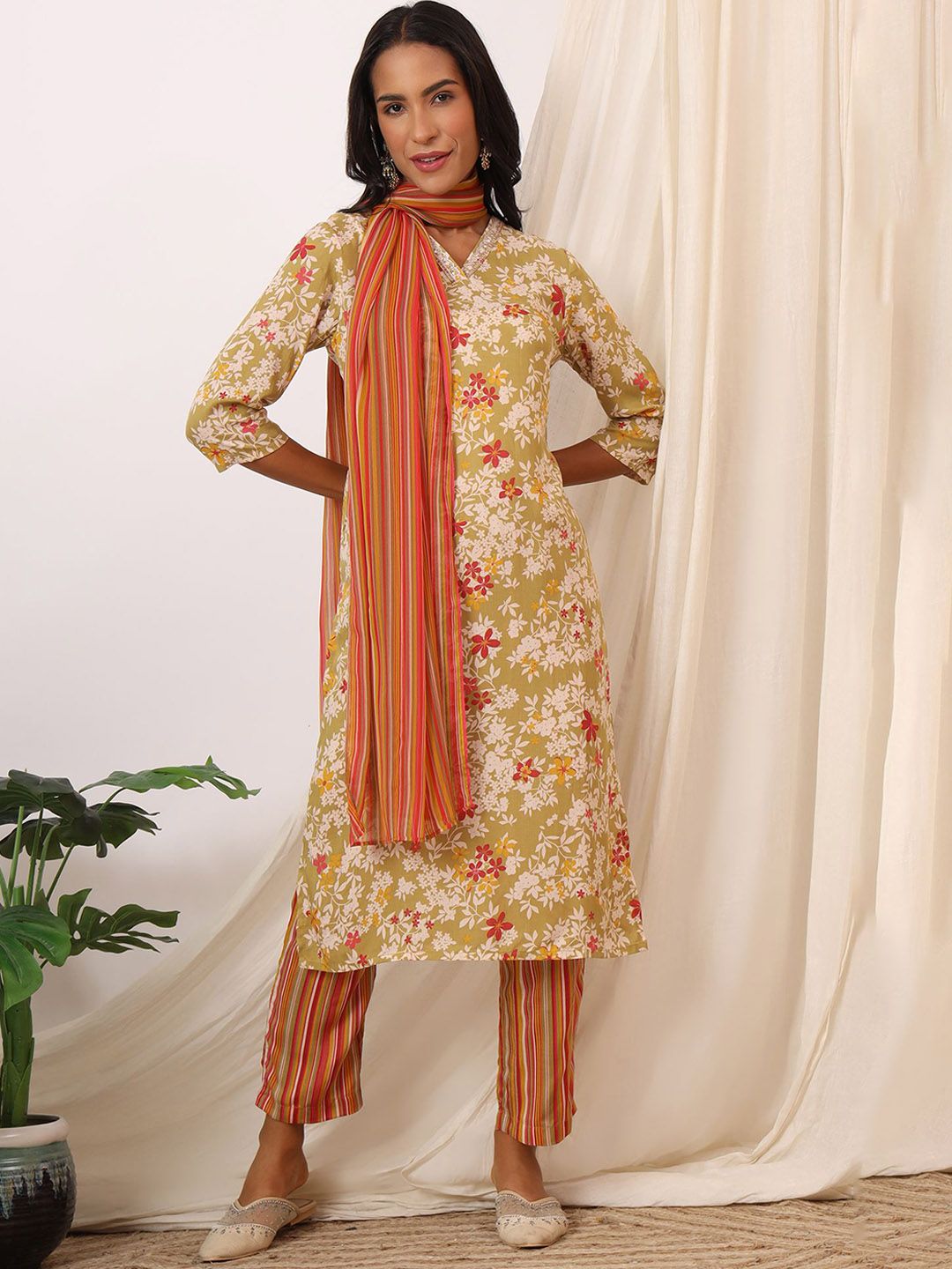 W W Women Floral Printed Regular Pure Cotton Kurta with Trousers & With Dupatta