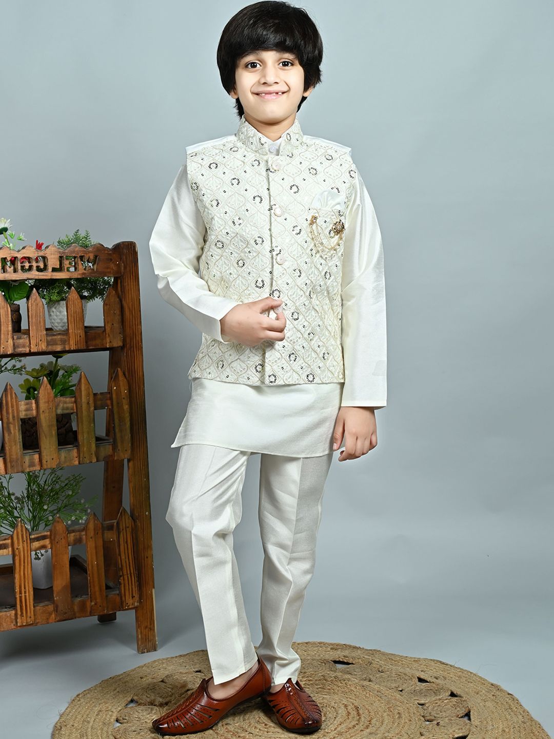 BT DEZINES Boys Regular Sequinned Kurta with Trousers