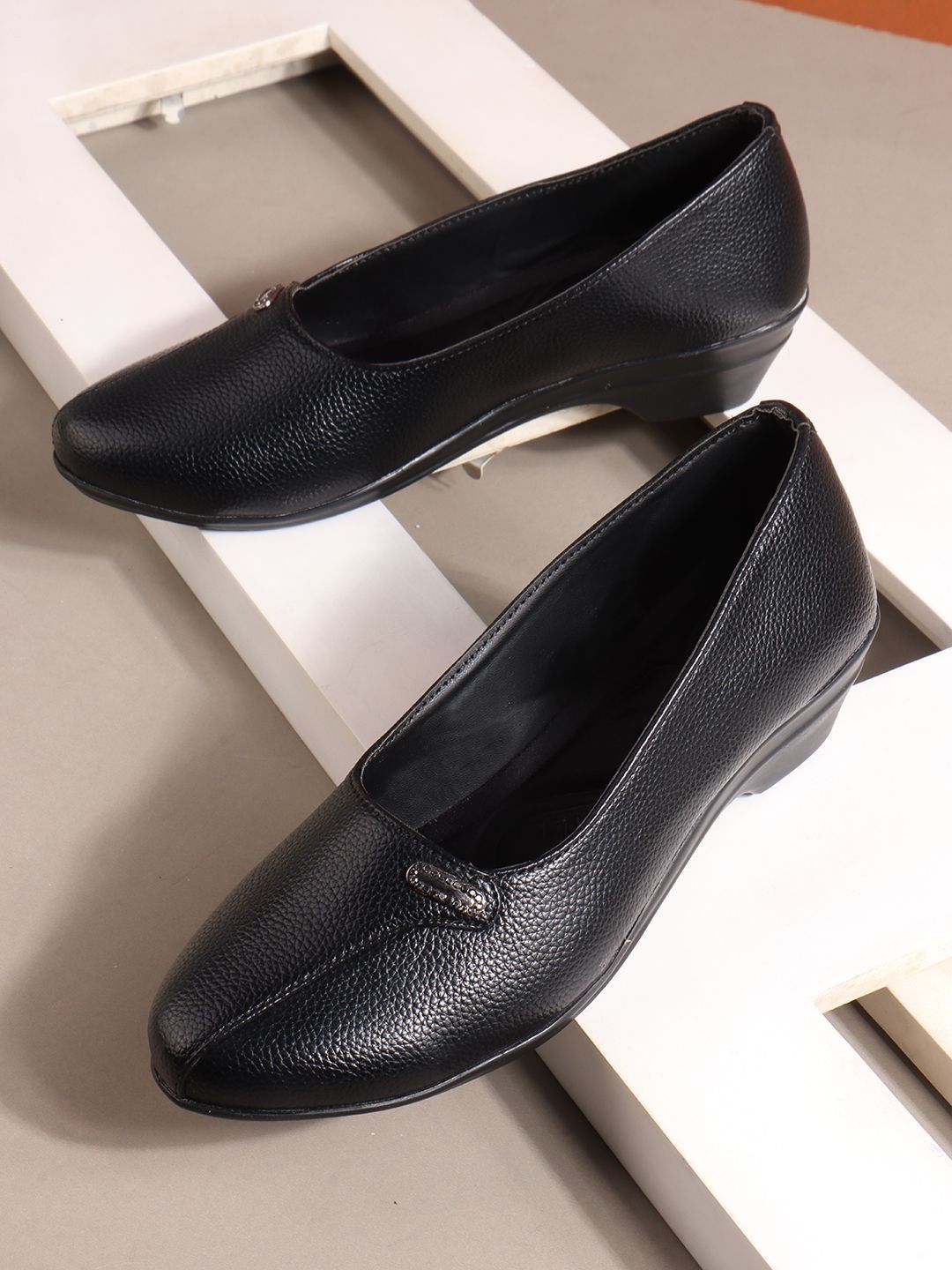 Denill Denill Pointed Toe Ballerinas