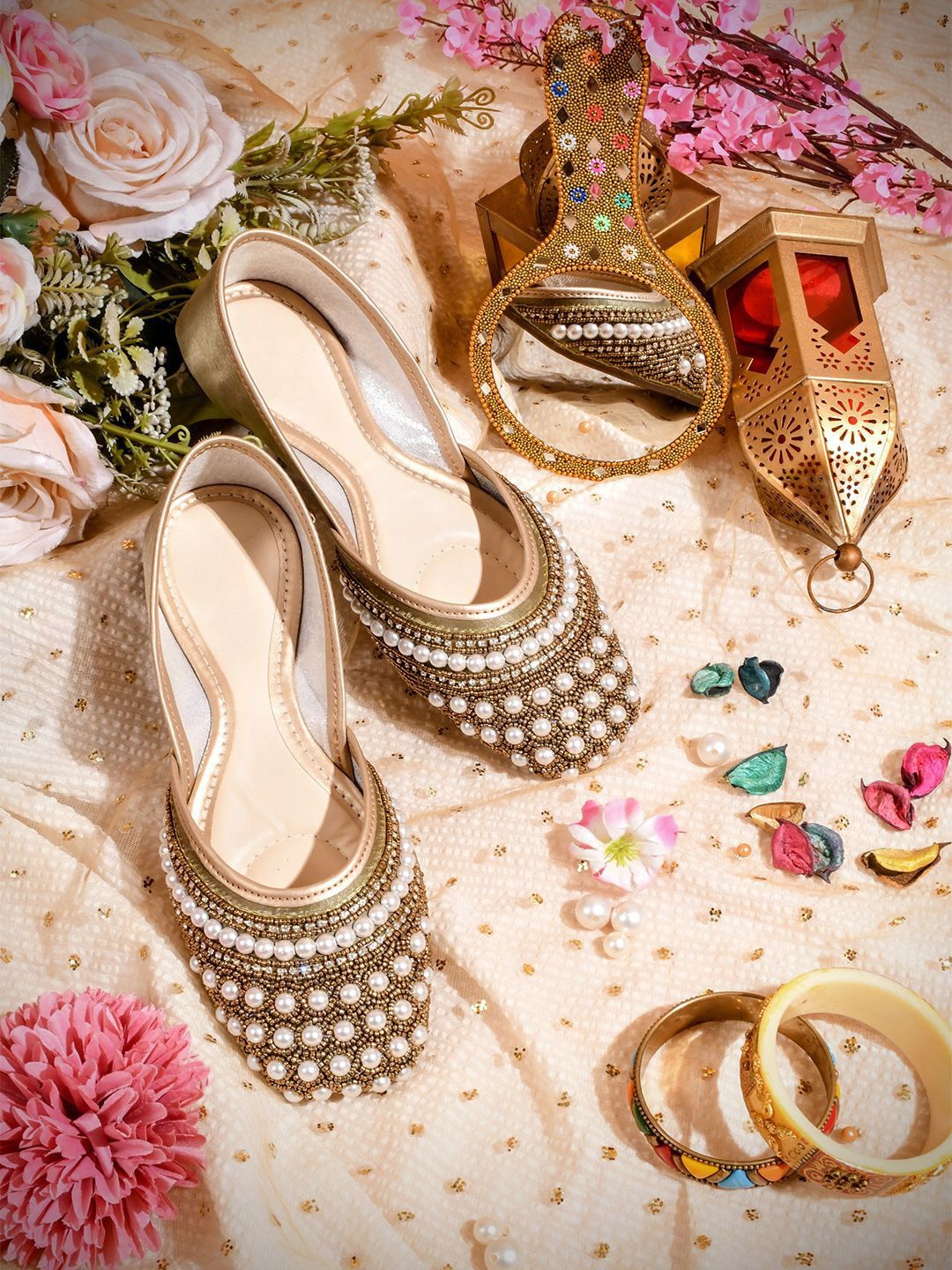 Froh Feet Women Embellished Ethnic Mojaris Flats
