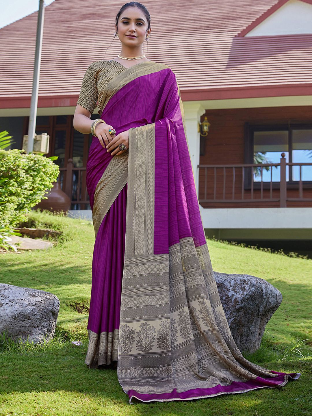 Mitera Women Striped Saree