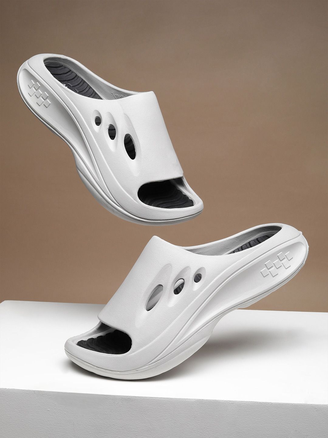 AVANT Men Hover Sliders - Grey