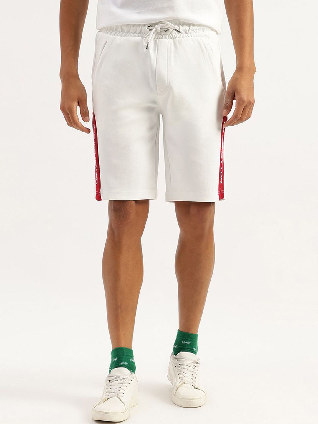United Colors of Benetton United Colors of Benetton Men Regular Fit Colourblocked Shorts