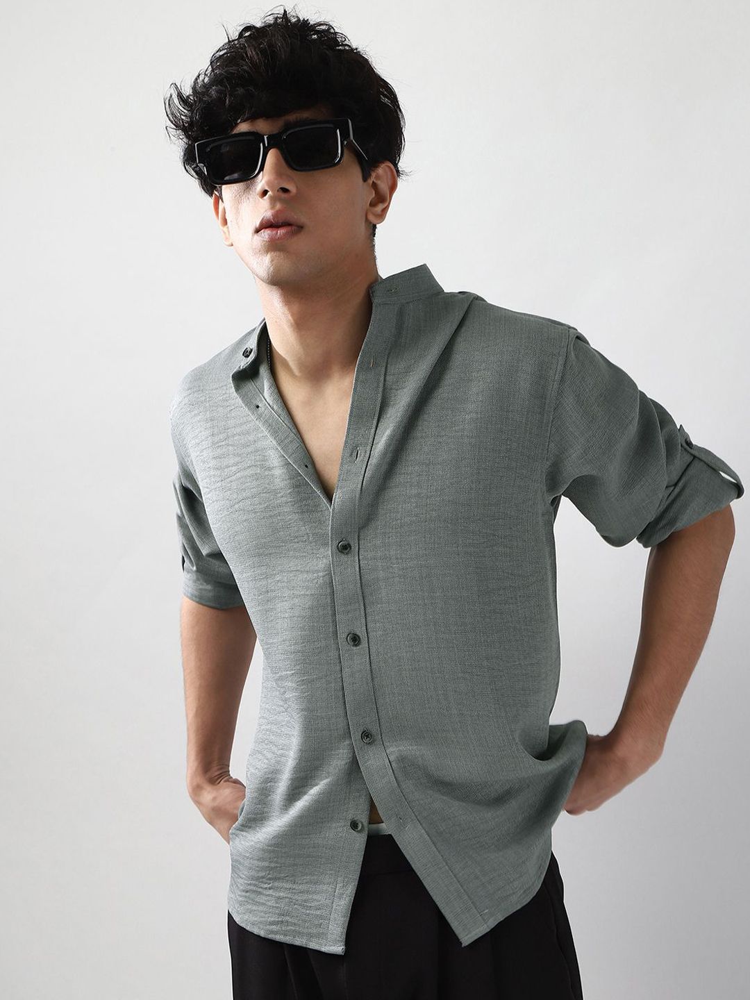 Urbano Fashion Men Metallic Blue Solid Linen Full Sleeve Relaxed Fit Mandarin Collar Casual Shirt