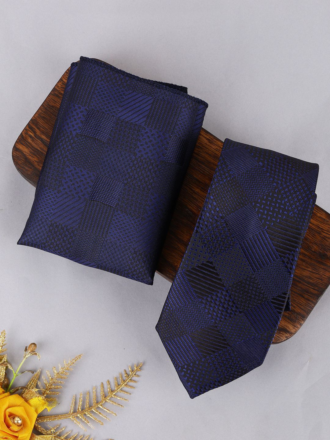 Alvaro Castagnino Men Tie and Pocket Square Gift Set
