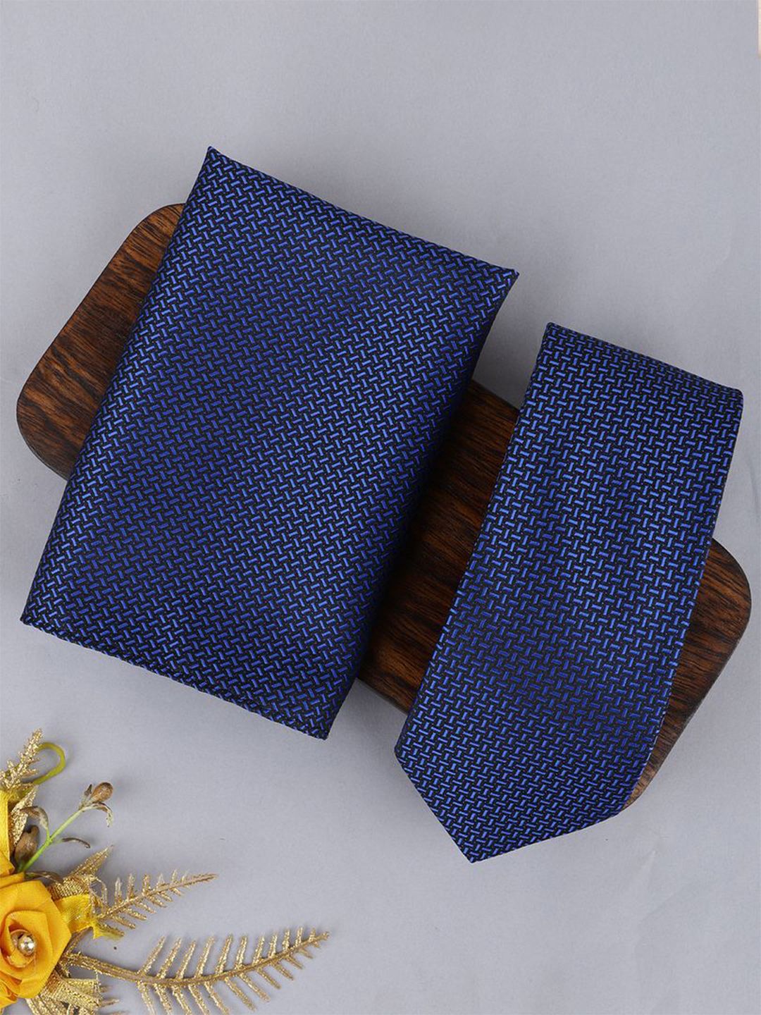 Alvaro Castagnino Men Tie and Pocket Square Gift Set