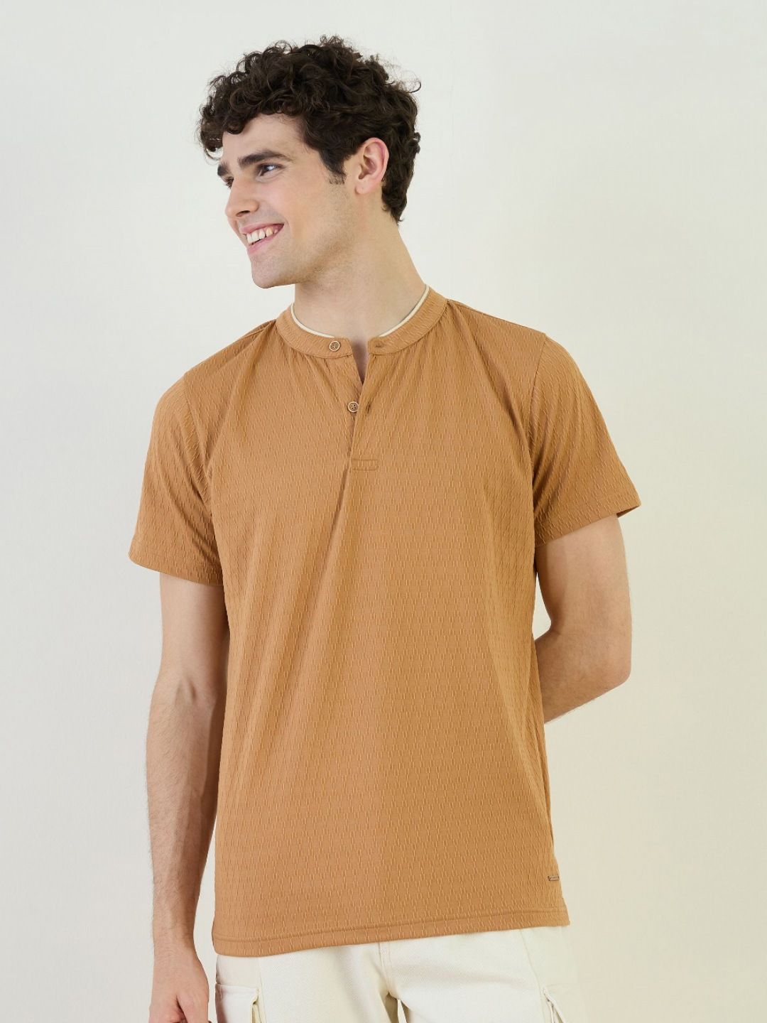 Iconic Men Textured Slim Fit T-shirt