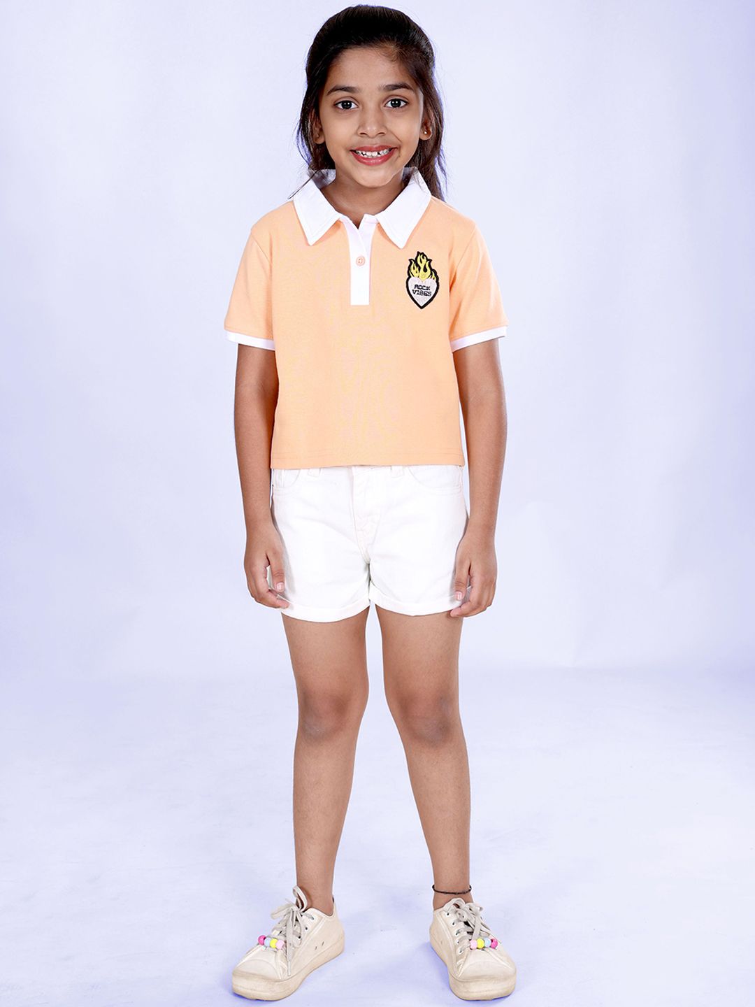 KiddoPanti Girls Rock Vibes Badge Applique Polo T-Shirt With Shorts Clothing Set