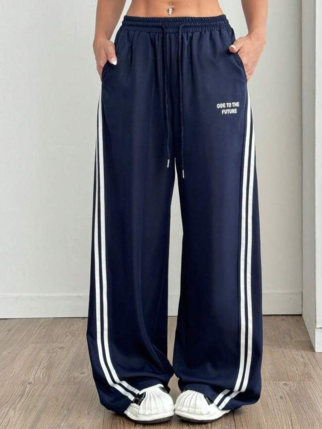 The Roadster Lifestyle Co Women Loose Fit High-Rise Cargo Trousers