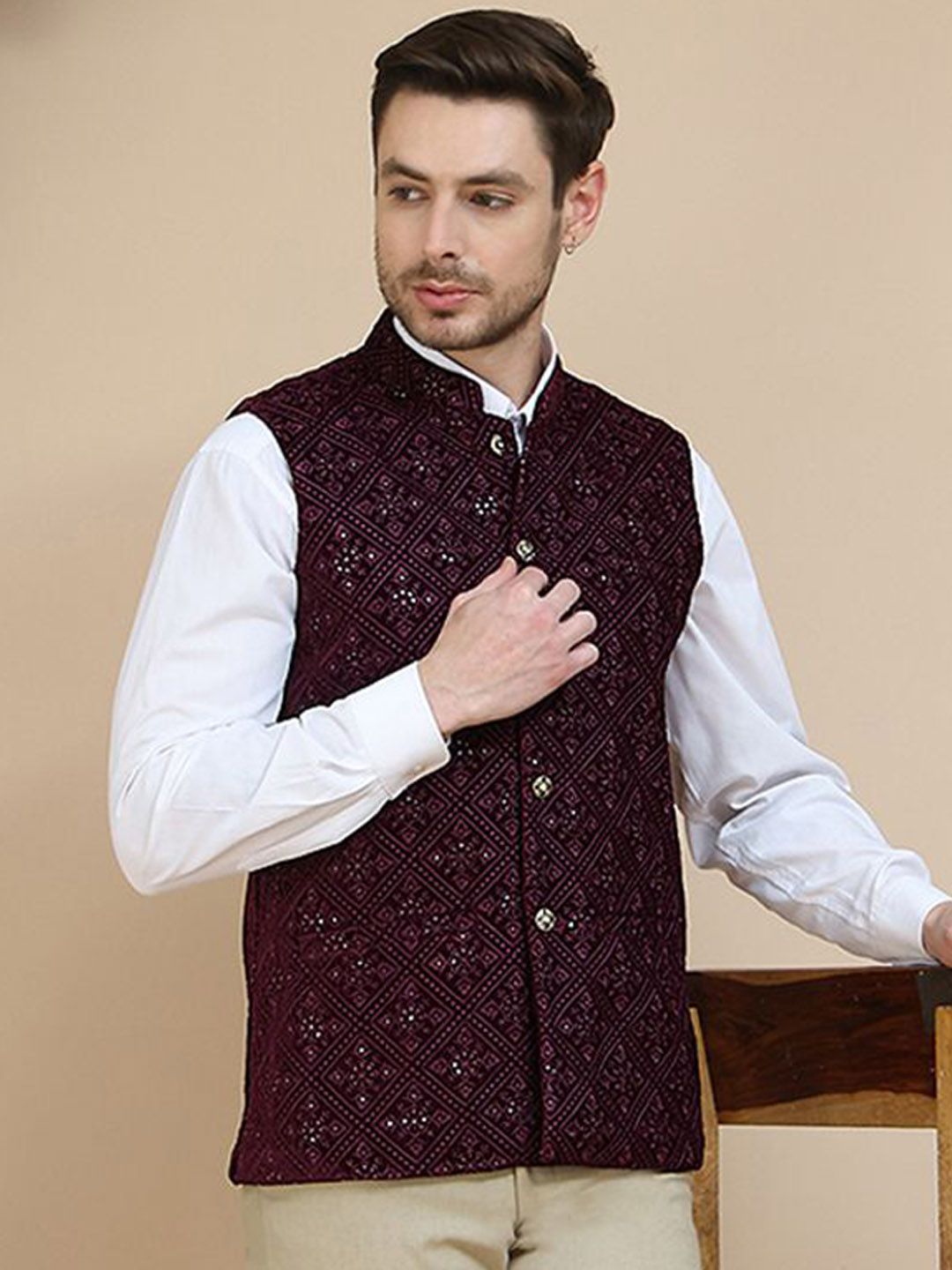 Jompers  Men Sequins Embroidered Velvet Nehru Jacket
