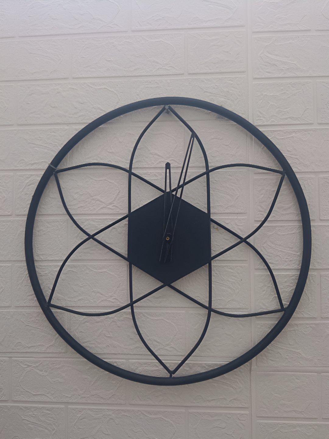 Nutts Black Round Shaped Analogue Contemporary Wall Clock