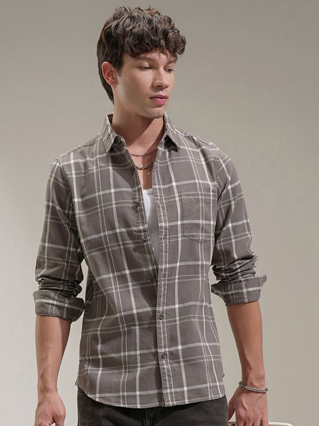 HIGHLANDER Men Comfort Opaque Checked Spread Collar Slim Fit Casual Shirt
