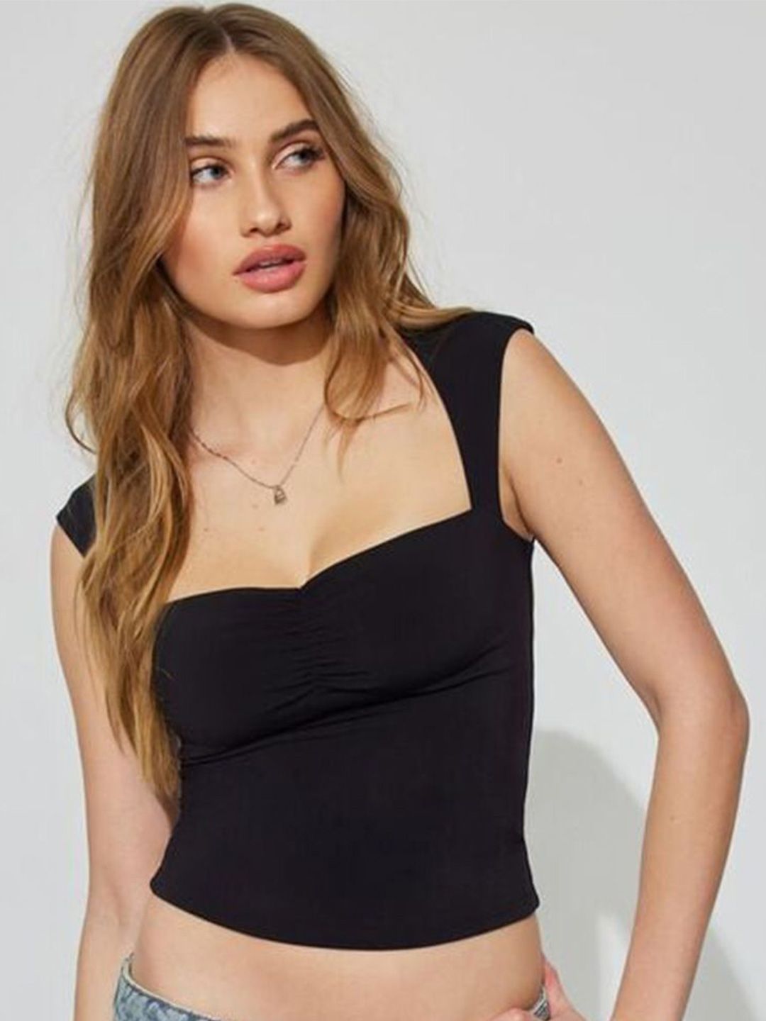 ZYNG ZYNG Sweetheart Neck Styled Back Crop Top