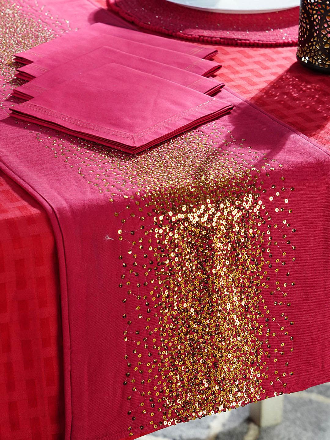 MASPAR Pink & Gold Toned Embroidered Cotton 4 Seater Table Runner With Napkins