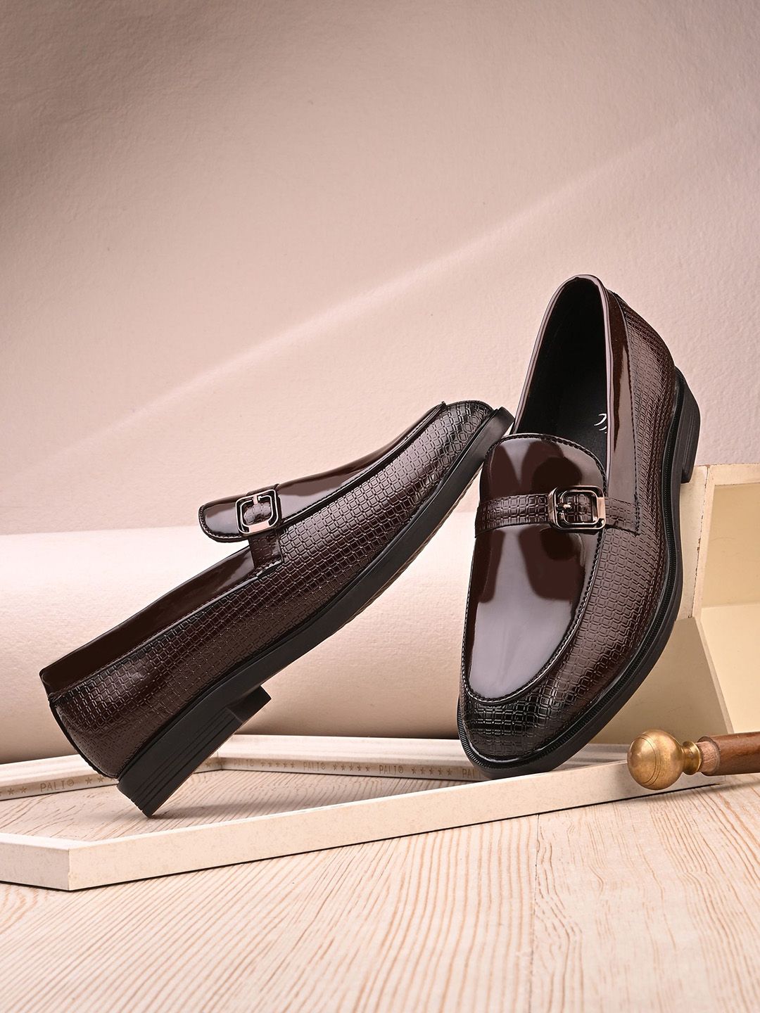House of Pataudi Men Textured Formal Loafers