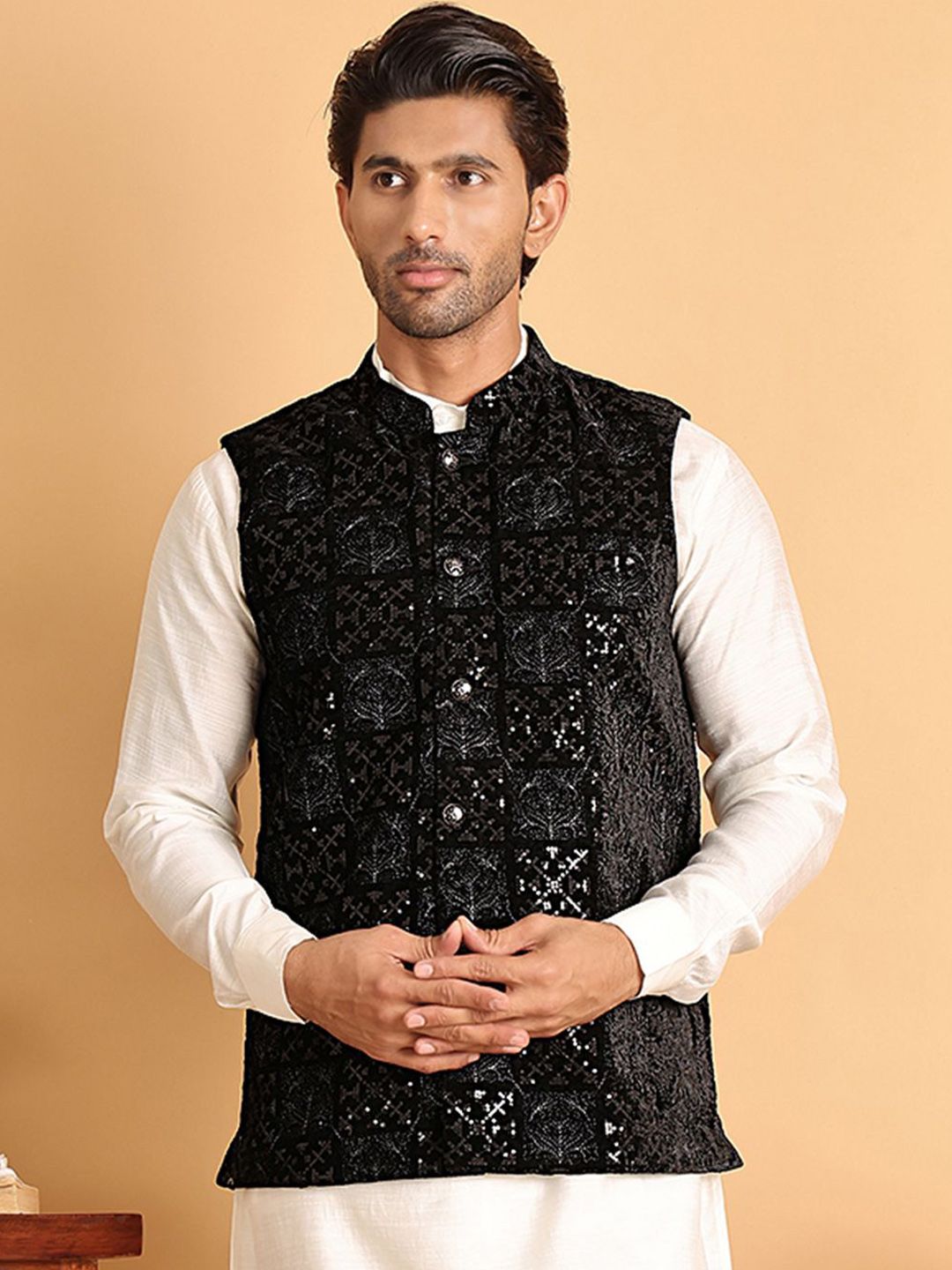 Jompers Men Embroidered Nehru Jacket