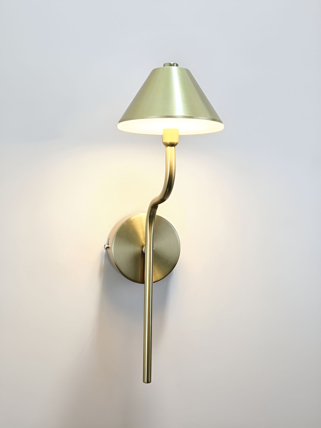 Mufasa Gold-Toned Aluminium Wall Lamp