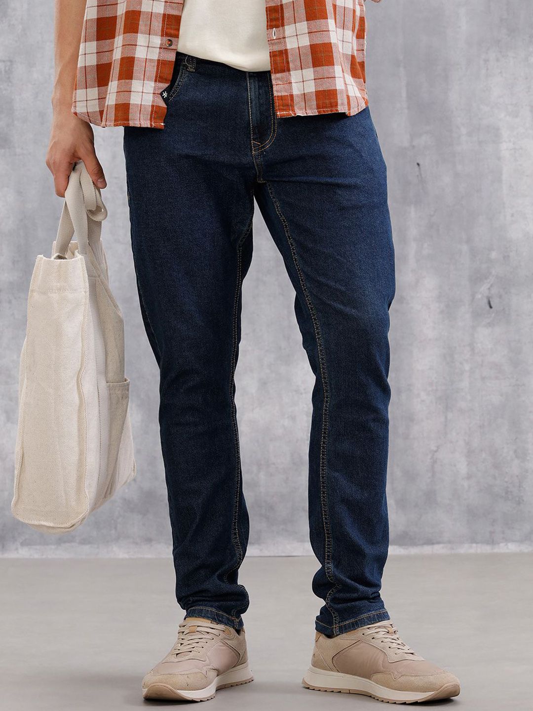 WROGN Men Comfort Slim Fit Mid-Rise Light Fade Jeans