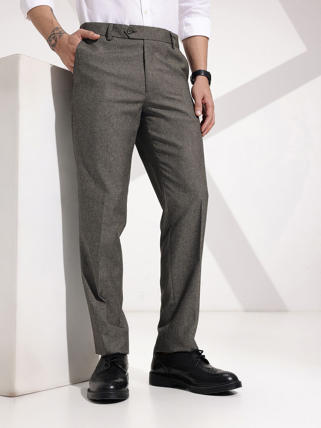 INVICTUS Men Houndstooth Slim Fit Formal Trousers