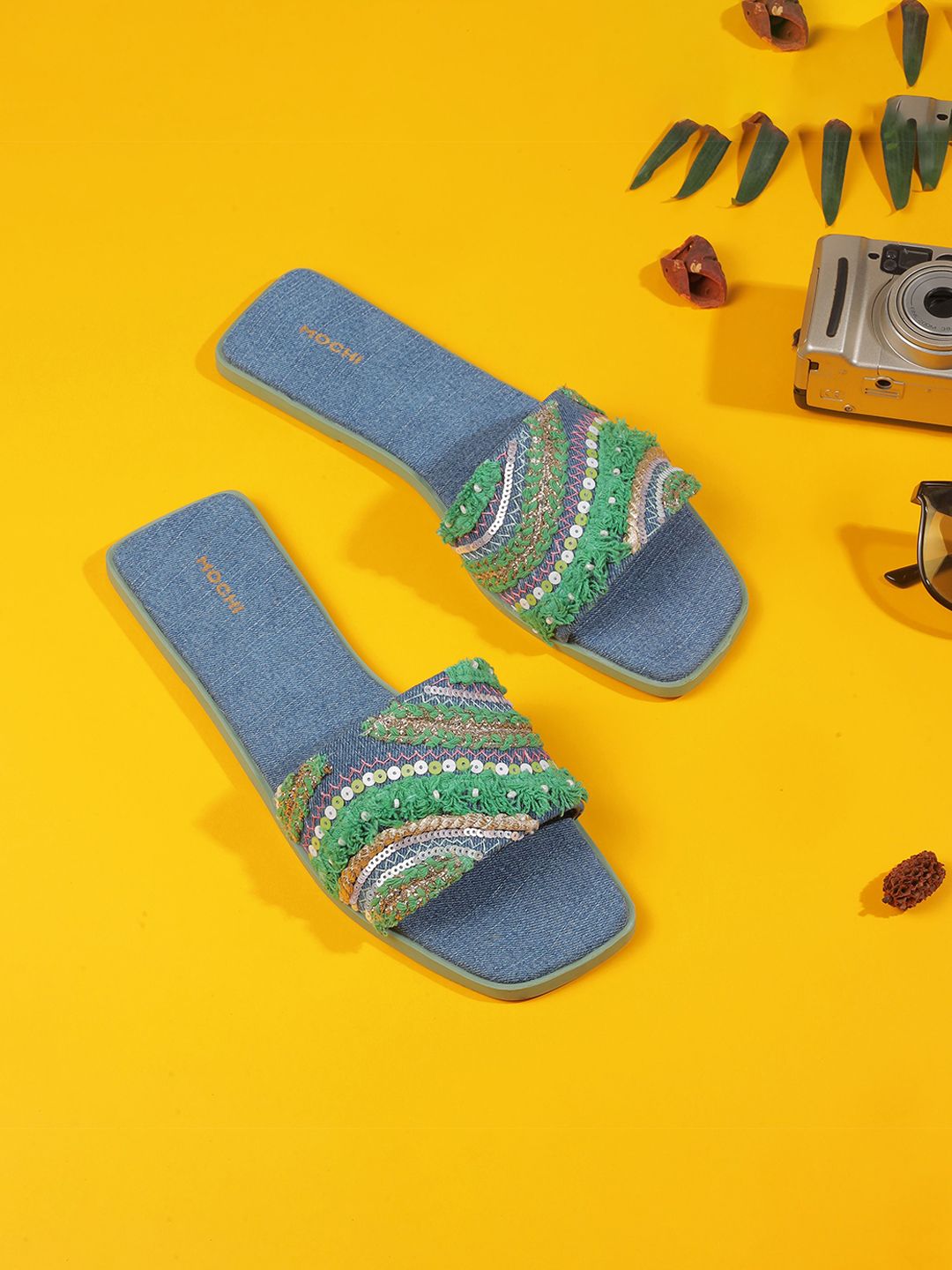 Mochi Women Open Toe Flats
