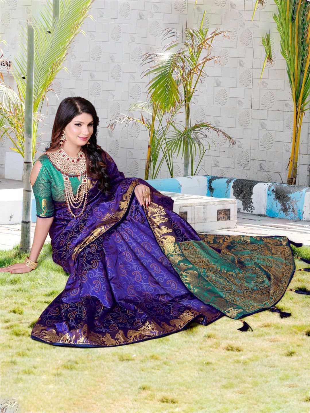 AKSH FASHION Blue Silk Blend  Sarees