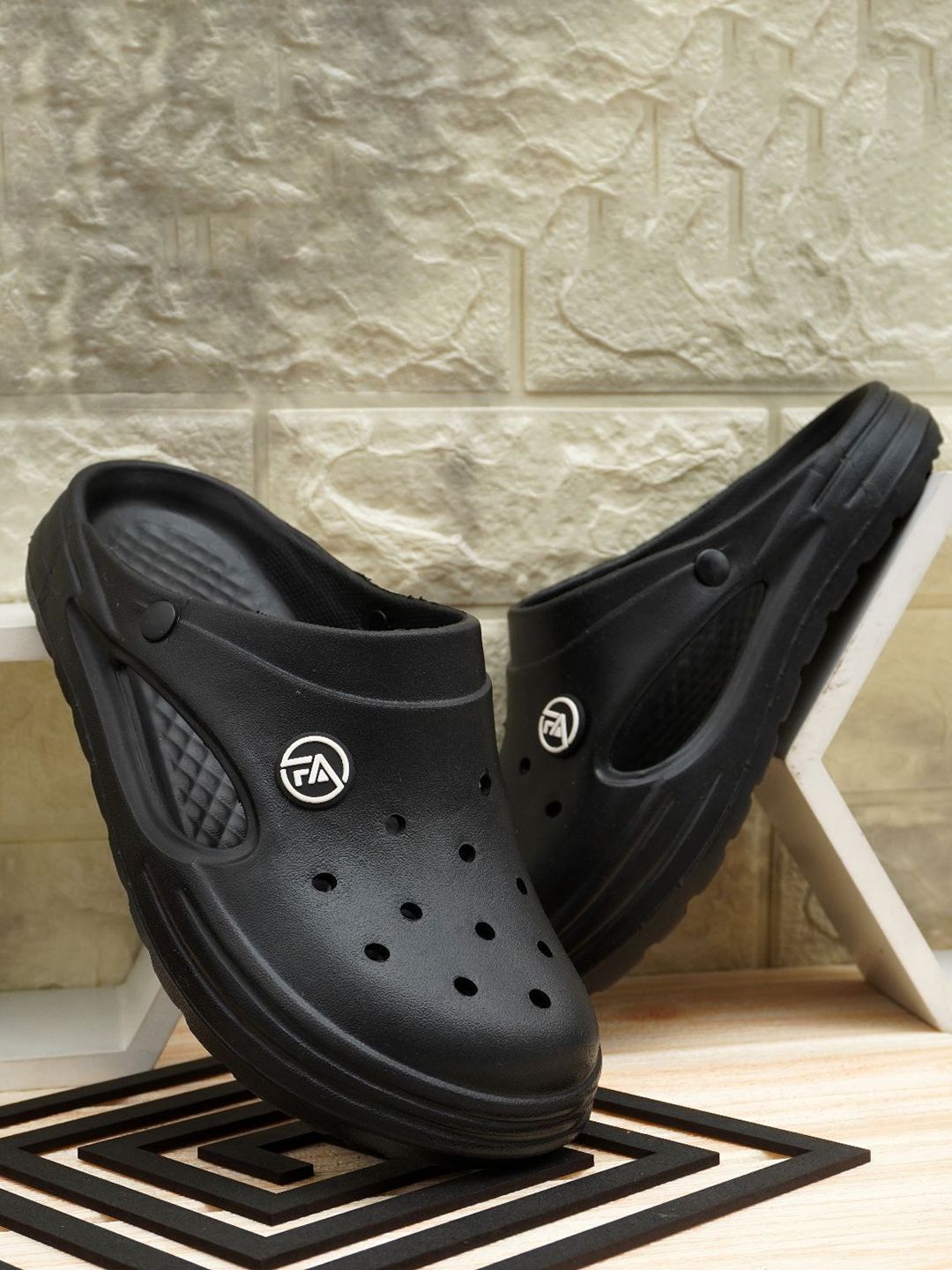 Feel alive Men Set of 4 Clogs Flip Flops