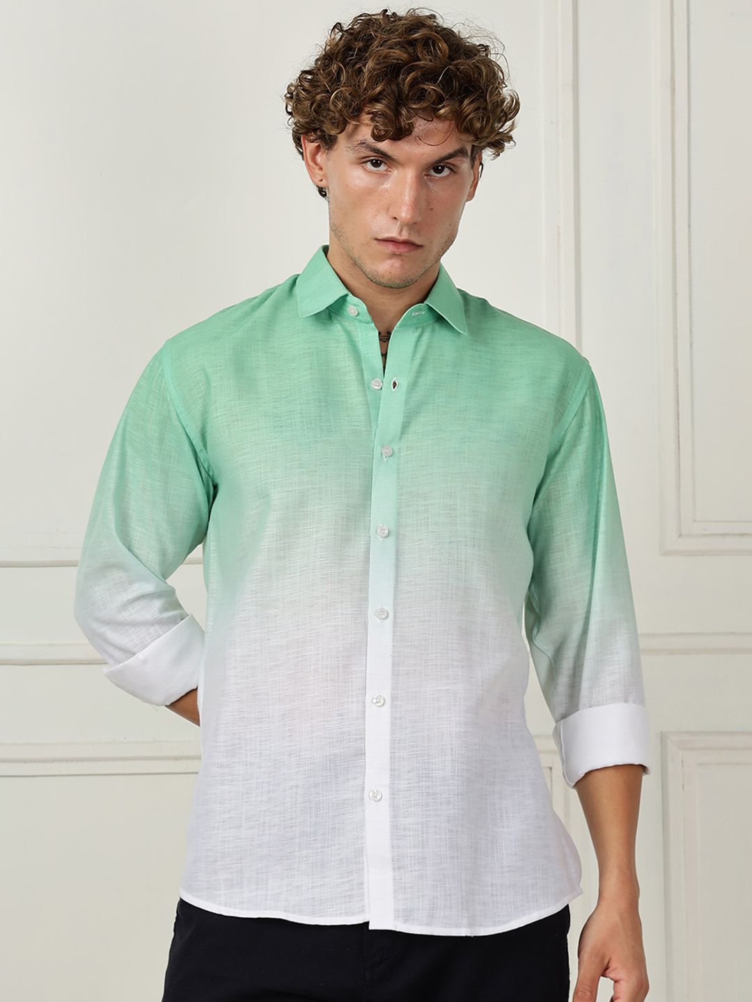 Vestirio Classic Relaxed Fit Ombre Spread Collar Casual Shirt