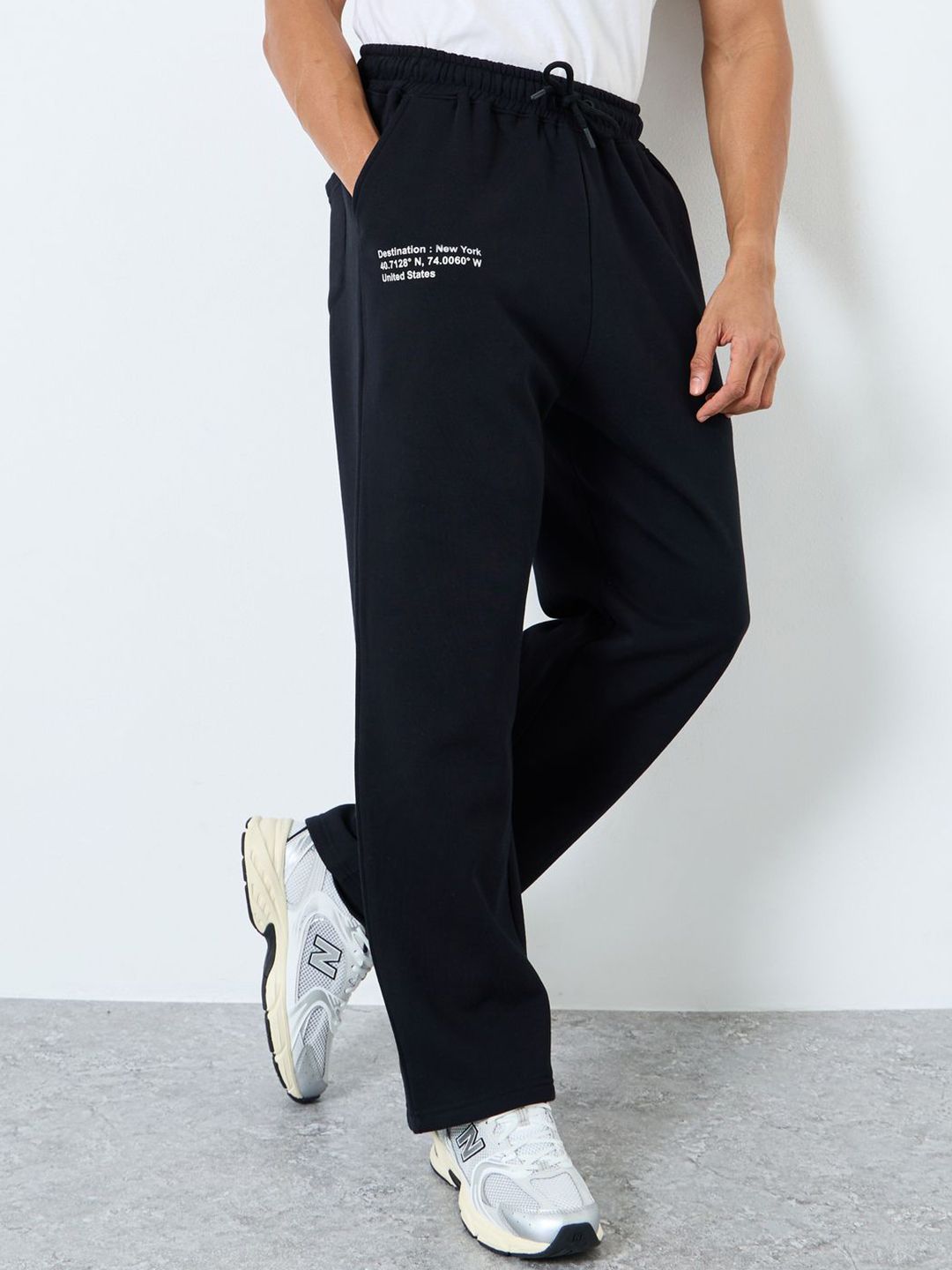 Styli Men Oversized Fit Open Hem Placement Printed Jogger