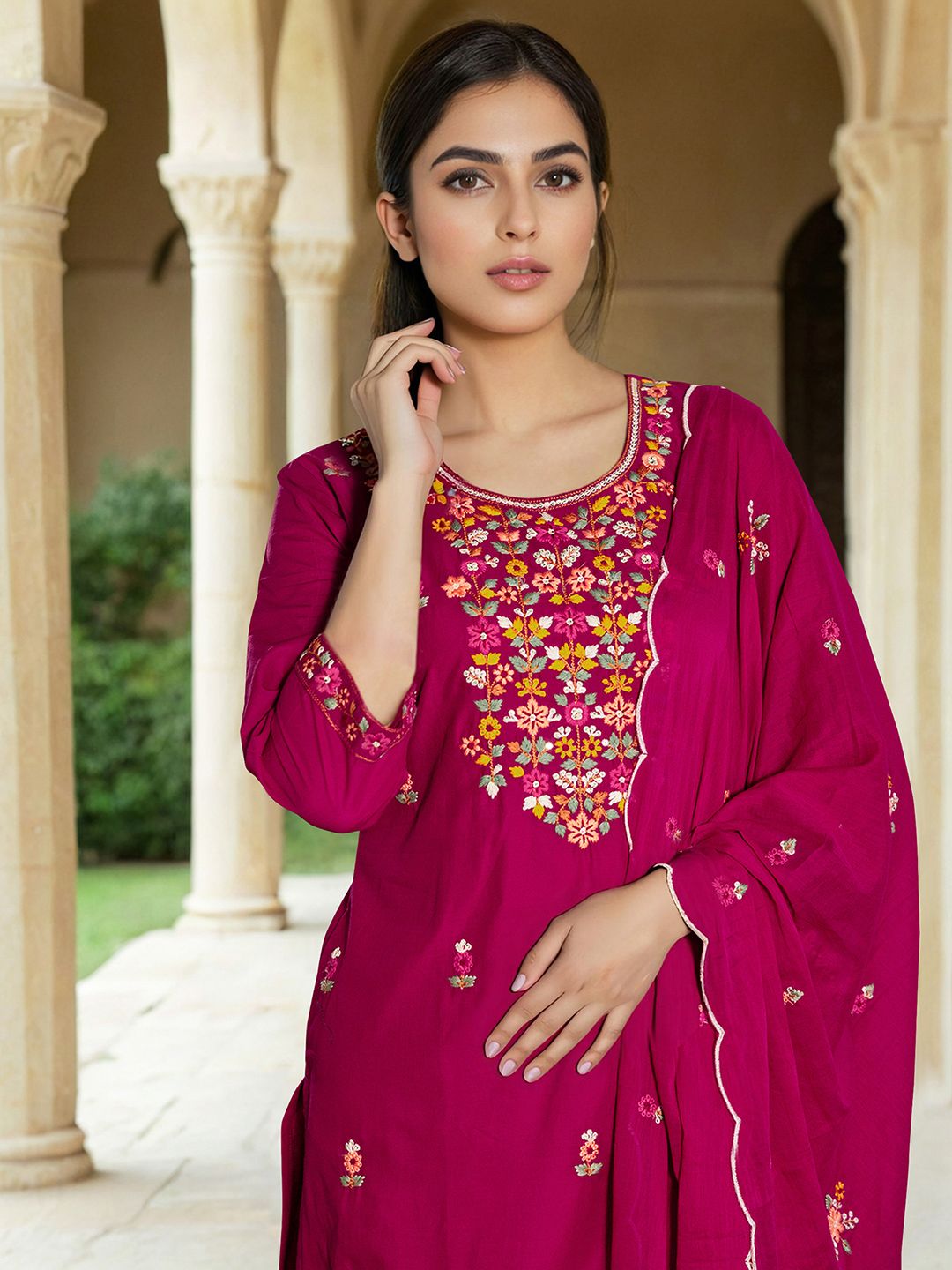 Skylee Pop Women Floral Printed Kurta with Trousers & Dupatta