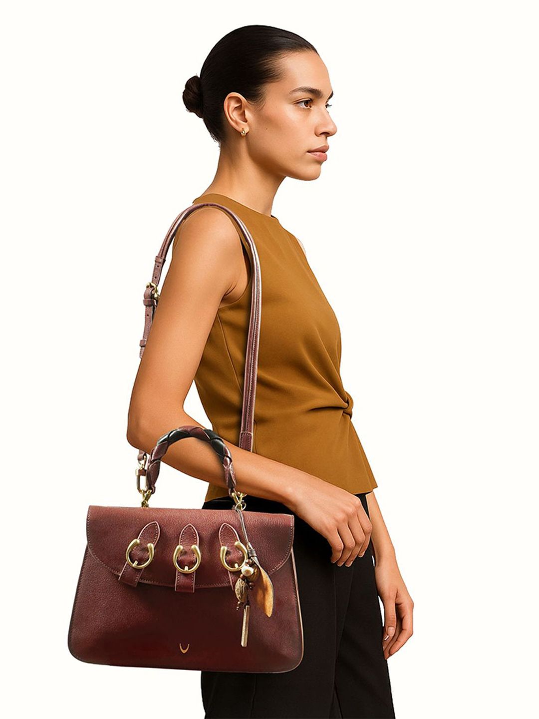 Women Solid Handheld Bag Hidesign Women Solid Structured Buckle Detail Leather Handheld Bag