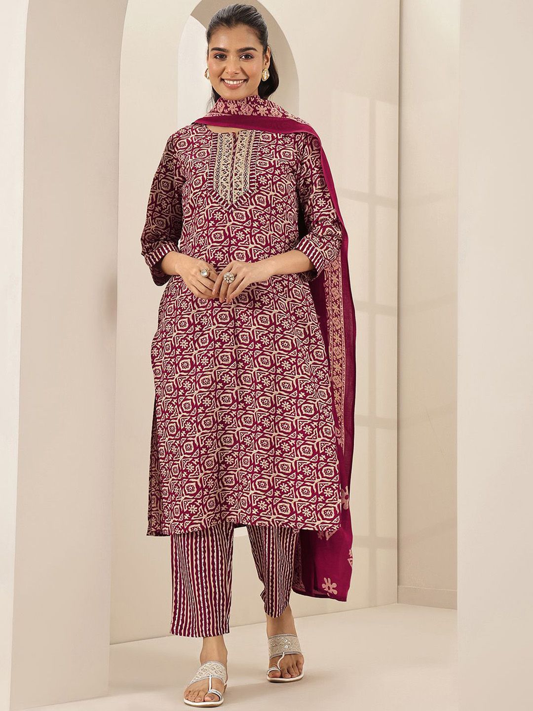 Libas Libas Floral Printed Notch Neck Straight Kurta With Trousers & Dupatta
