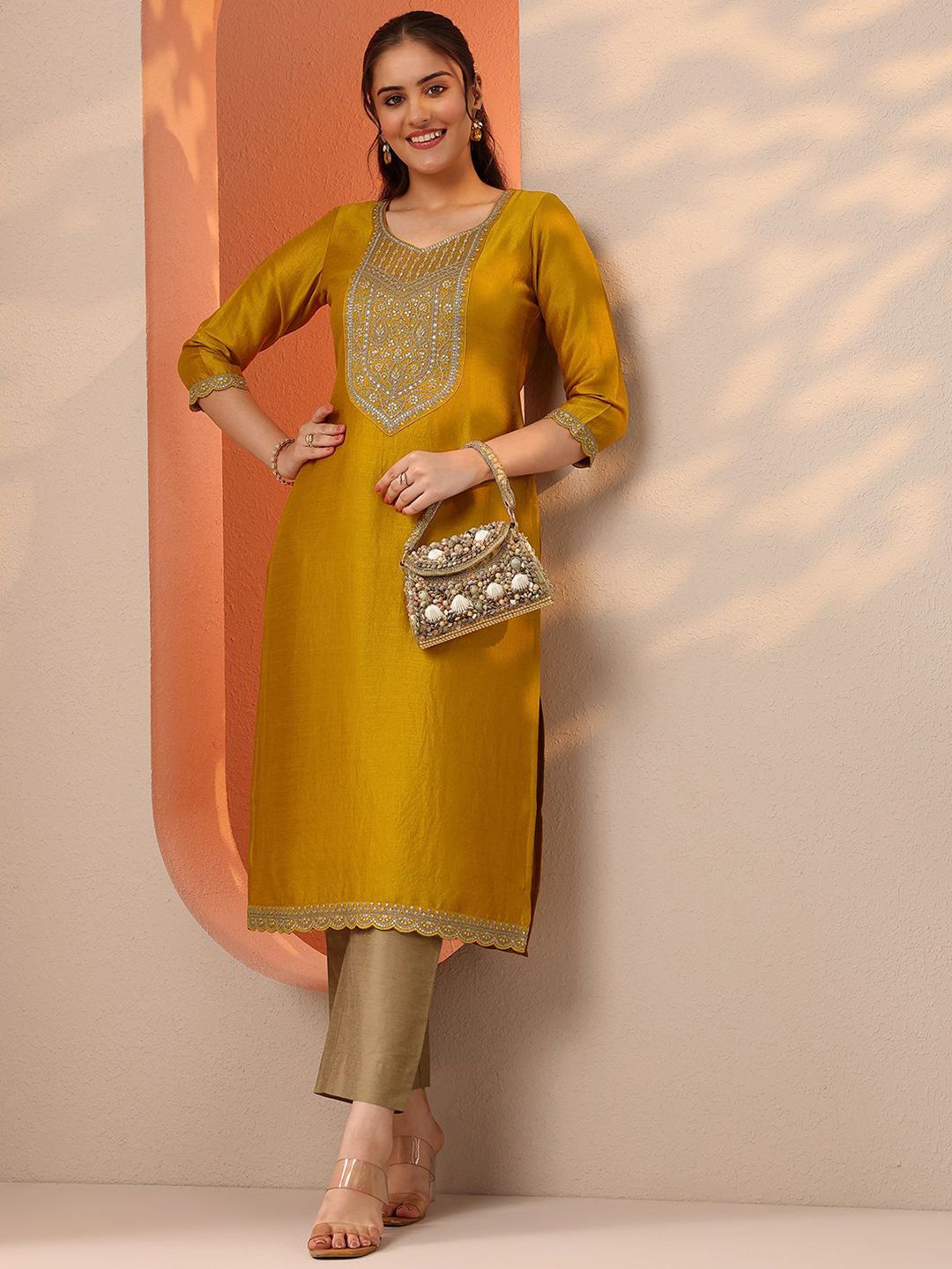Gerua By Libas Gerua By Libas Floral Yoke Design V-Neck Straight Kurta