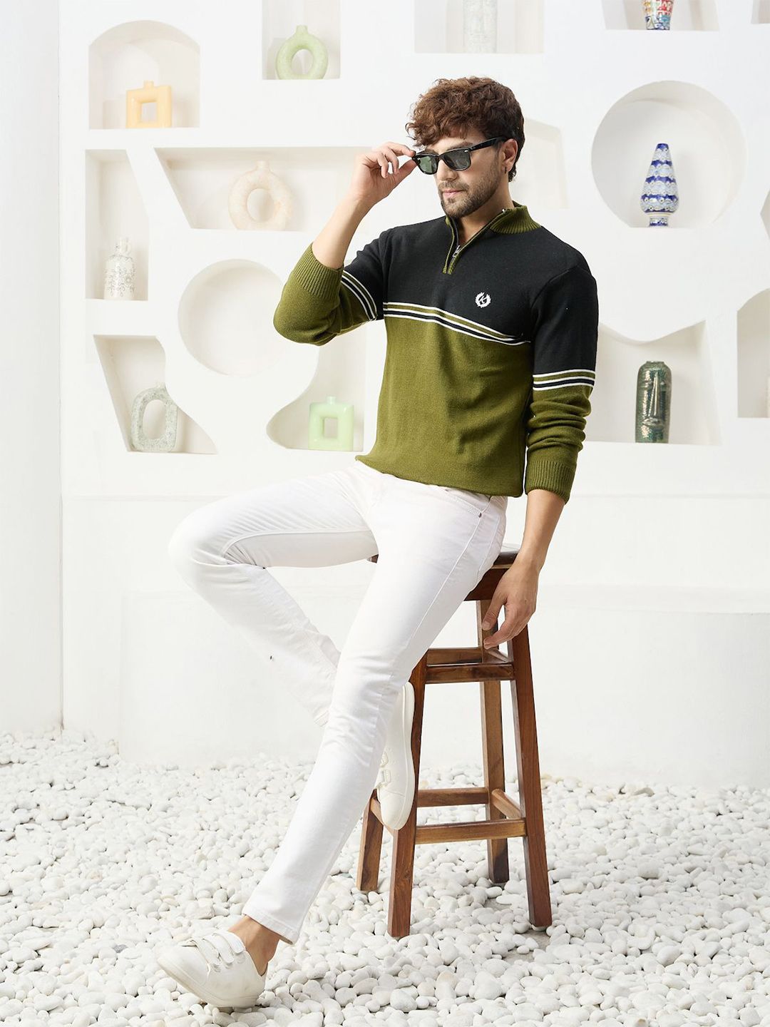 Kveto style redefined Men Colourblocked Sweater Vest