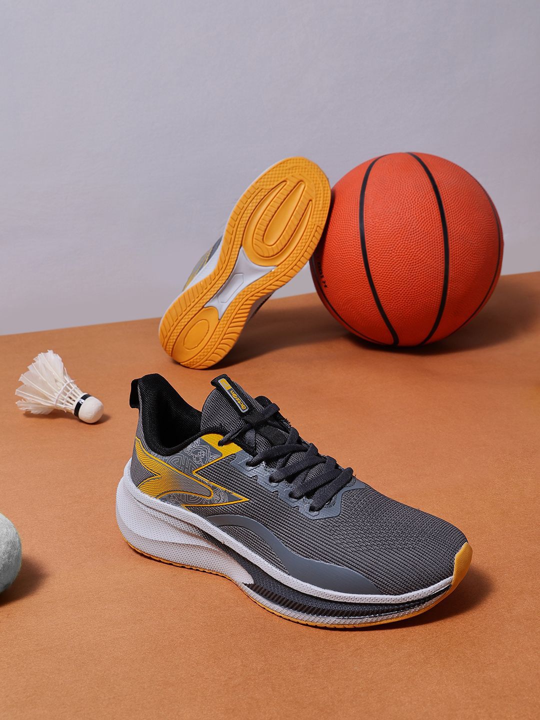 Action Men Mesh Running Non-Marking Sports Shoes