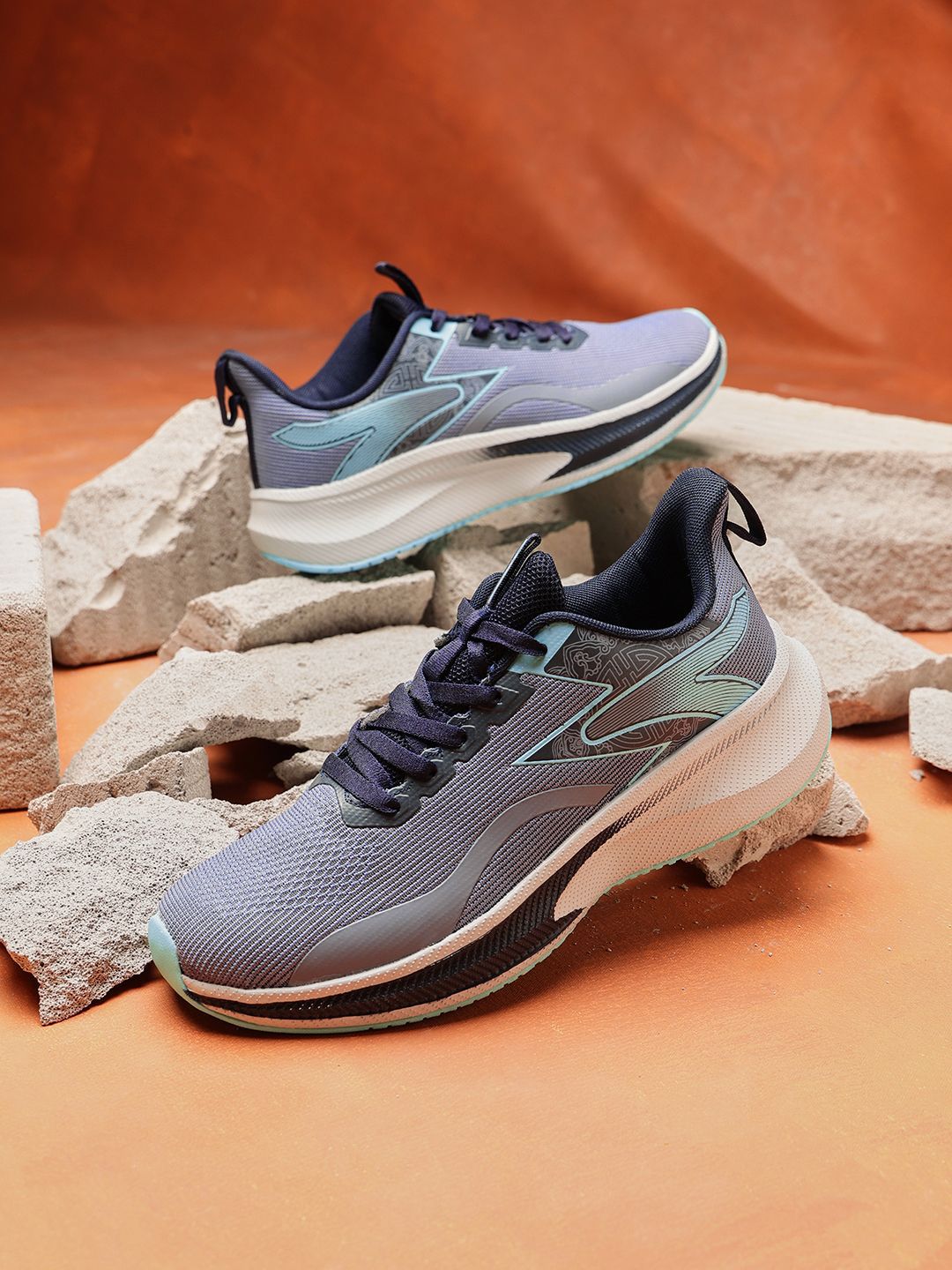 Action Men Mesh Lace-Up Running Non-Marking Shoes