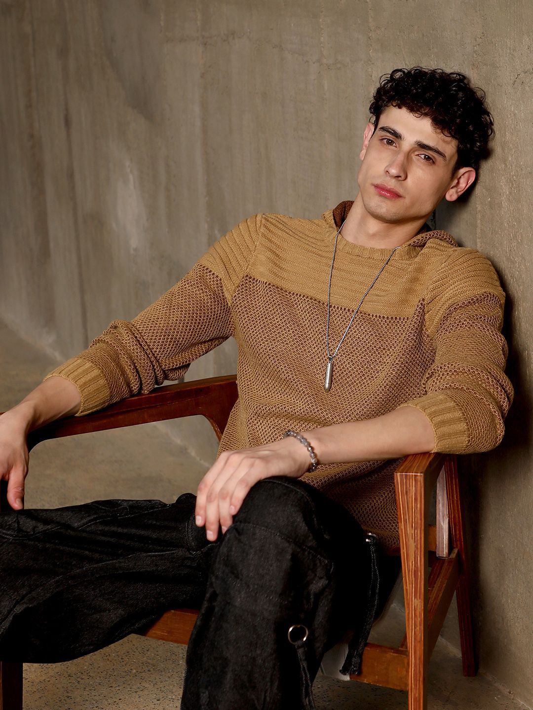 Campus Sutra Men Hooded Pullover Sweaters