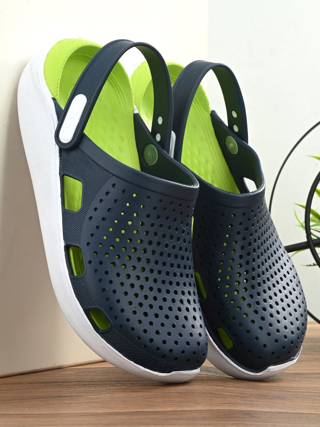 Vellinto Men Rubber Clogs