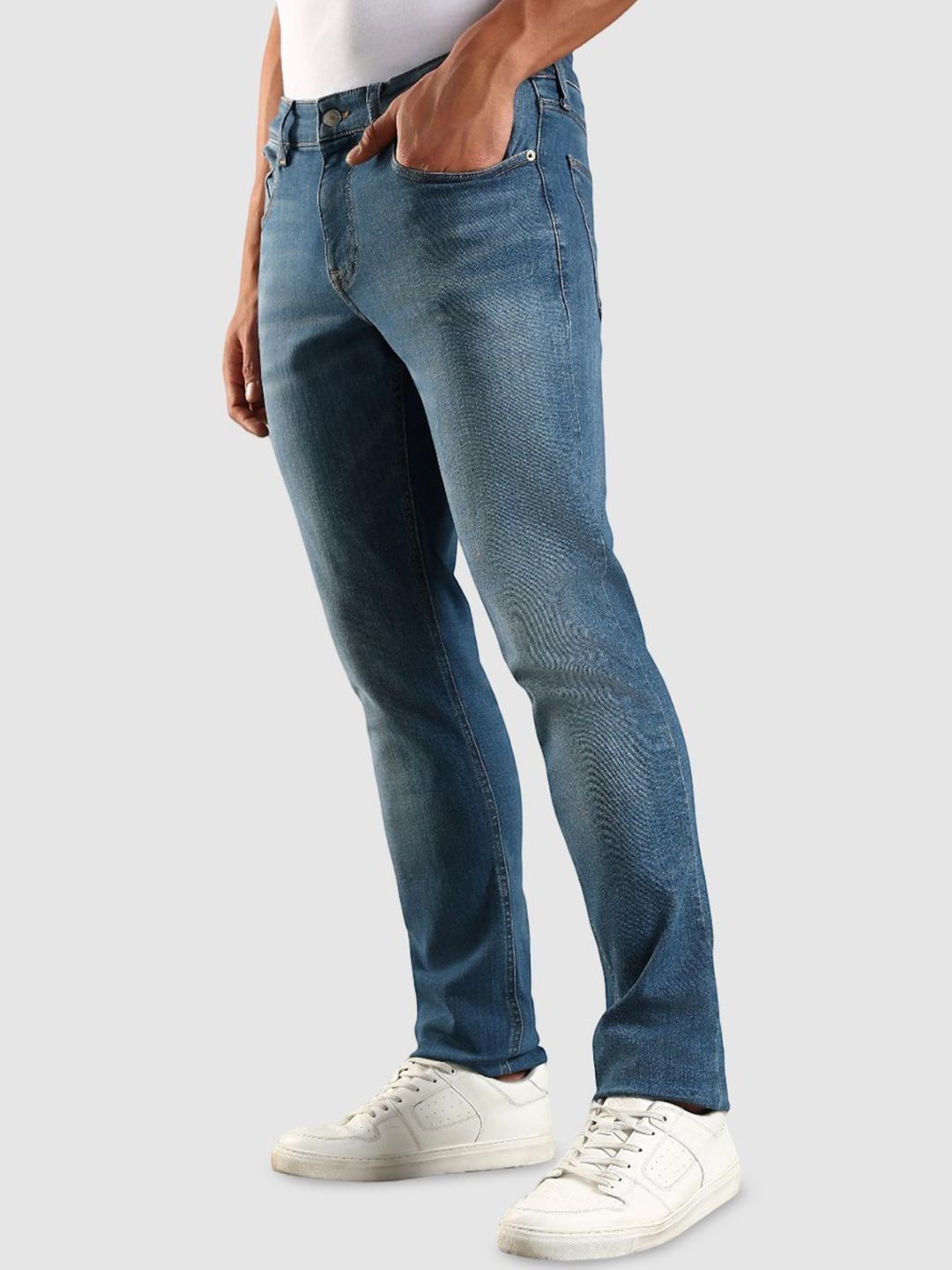 Europe Slim Fit Mid-Rise Light Fade Jeans