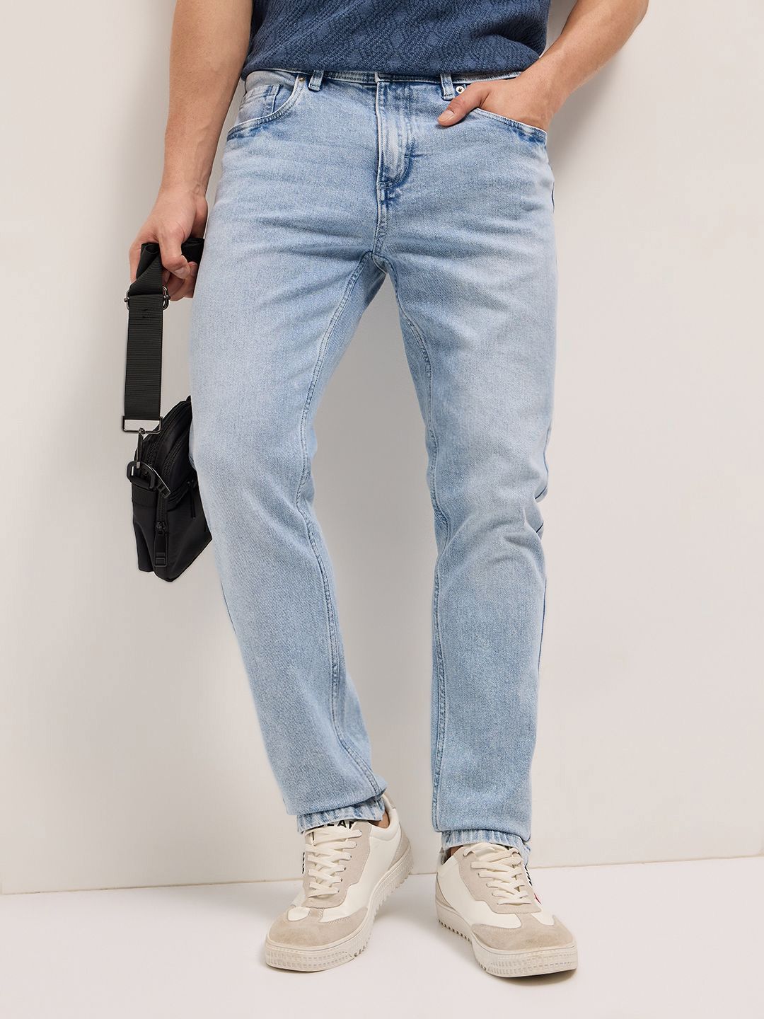 THE BEAR HOUSE Men Slim Fit Mid-Rise Light Fade Stretchable Jeans