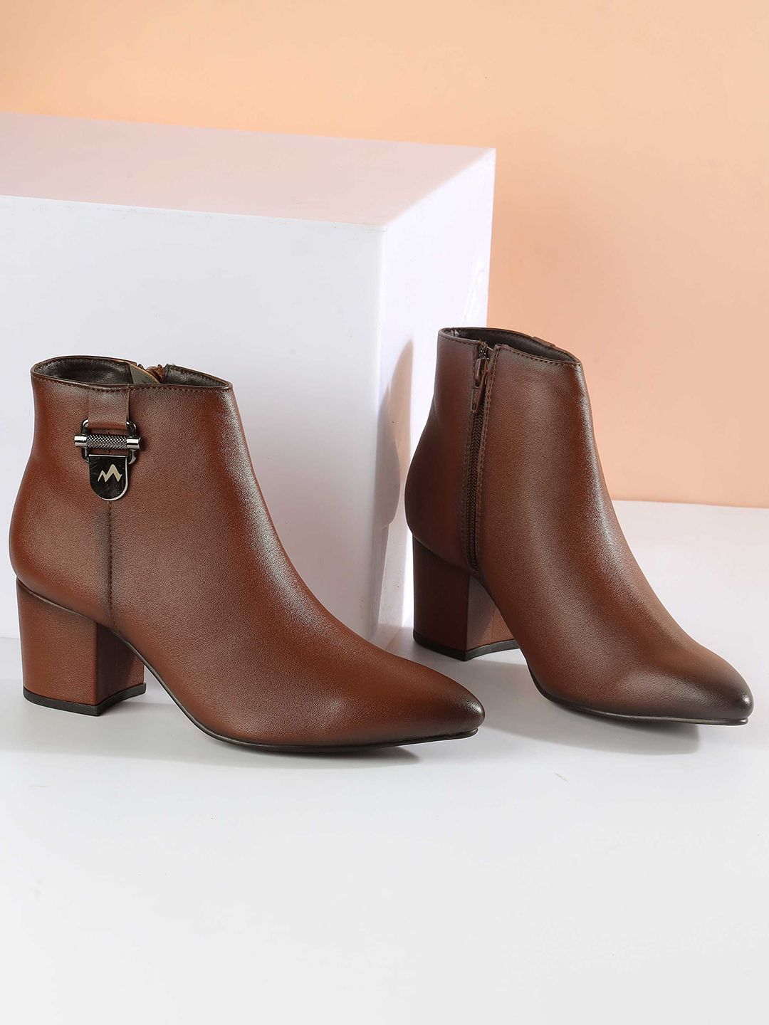 Metro Women Textured Pointed Toe Block Heel Chelsea Boots