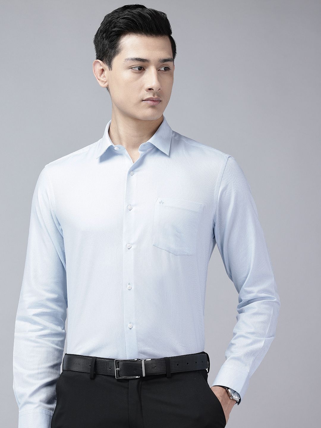 Arrow Manhattan Slim Fit Textured Pure Cotton Formal Shirt
