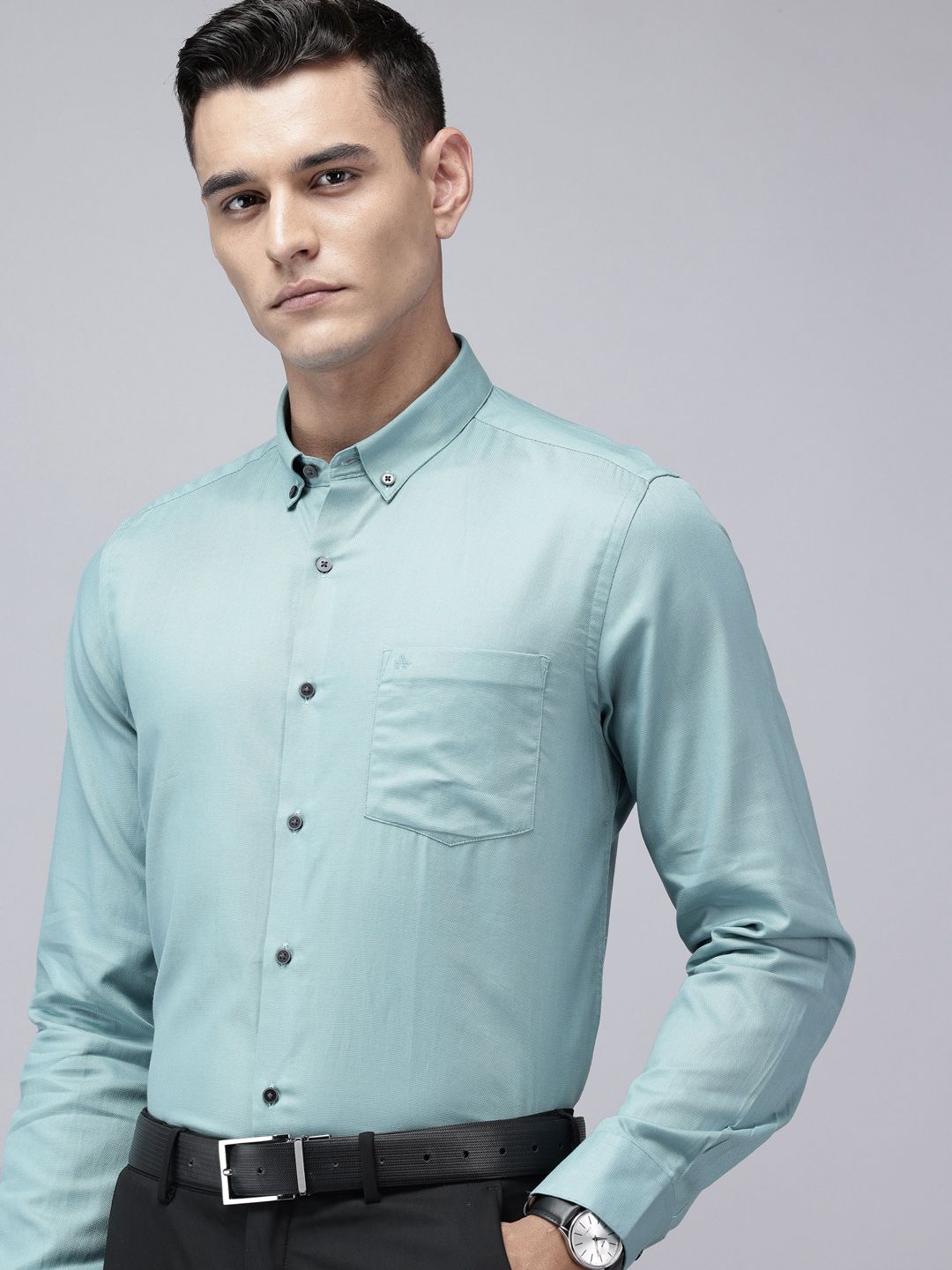 Arrow Manhattan Slim Fit Textured Pure Cotton Formal Shirt