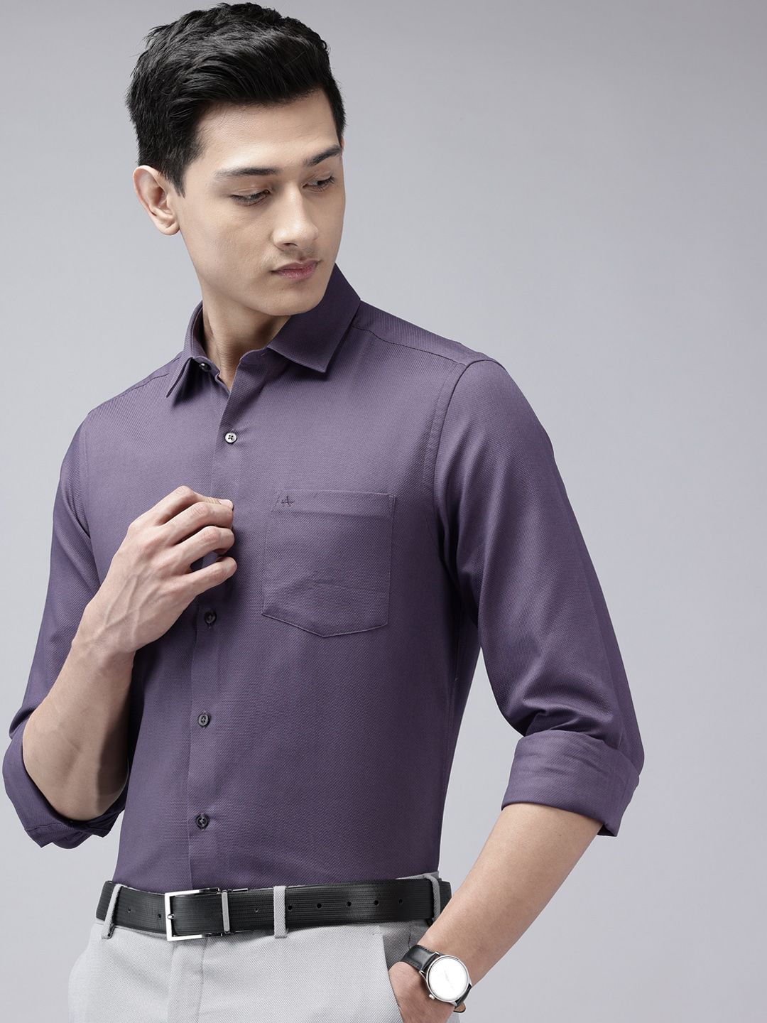 Arrow Manhattan Slim Fit Textured Pure Cotton Formal Shirt
