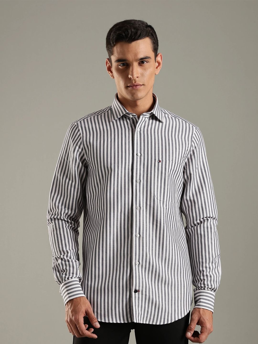 Tommy Hilfiger Tommy Hilfiger Vertical Striped Spread Collar Cotton Formal Shirt